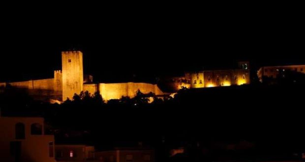 Pormenor noturno do Castelo de Palmela