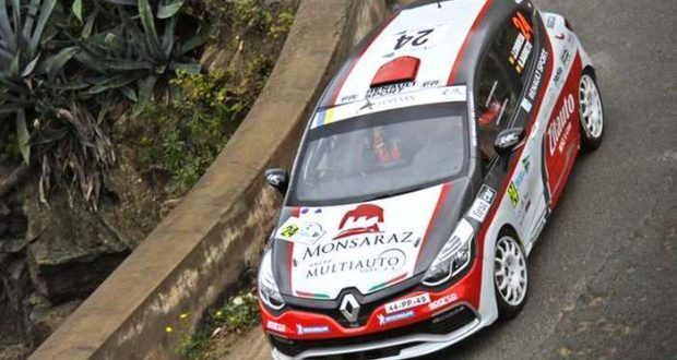 João Correia em Renault Clio R3T