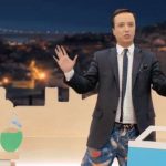 O Unibanco lançou uma nova campanha promocional, projetada para os diferentes meios de comunicação, televisão, rádio e digital, protagonizada pelo apresentador, João Pedro Vasconcelos. Na televisão a marca lança o conceito “Unibanco - Momentos com Crédito”, num formato de programa televisivo em que José Pedro Vasconcelos como apresentador evidencia, com descontração, humor e boa disposição a oferta promocional da taxa do crédito pessoal Unibanco. Os meios digitais vão divulgar um filme diferente, no qual o cartão Unibanco TR3S permitirá pagar as compras, superiores a trezentos euros, repartidas em três vezes, mas sem juros, e em complementaridade às vantagens Unibanco Clássico, tendo como tema de fundo a época de férias. Na rádio, a competitiva oferta do Crédito Pessoal volta estar em foco e é motivo para um animado spot publicitário, ao som de uma música tradicional portuguesa, muito familiar. Mais um detalhe diferenciador que a marca usa pela primeira vez. O novo conceito de comunicação do Unibanco prtende dar continuidade ao plano de promoção, junto dos consumidores, da utilização do crédito de forma responsável, para uso pessoal ou para projetos especiais, a par da oferta de ferramentas e benefícios que ajudem a gerir as despesas do dia-a-dia. A marca visa fortalecer os níveis de notoriedade, através de uma linha de comunicação mais próxima das características de cada público, enaltecendo uma atitude confiante e positiva, e o facto de ter sido eleita como a Mais Reputada, na categoria de Crédito Não Bancário, pelo segundo ano consecutivo, pelos prémios Marktest Reputation Index 2016.