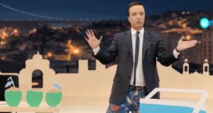 O Unibanco lançou uma nova campanha promocional, projetada para os diferentes meios de comunicação, televisão, rádio e digital, protagonizada pelo apresentador, João Pedro Vasconcelos. Na televisão a marca lança o conceito “Unibanco - Momentos com Crédito”, num formato de programa televisivo em que José Pedro Vasconcelos como apresentador evidencia, com descontração, humor e boa disposição a oferta promocional da taxa do crédito pessoal Unibanco. Os meios digitais vão divulgar um filme diferente, no qual o cartão Unibanco TR3S permitirá pagar as compras, superiores a trezentos euros, repartidas em três vezes, mas sem juros, e em complementaridade às vantagens Unibanco Clássico, tendo como tema de fundo a época de férias. Na rádio, a competitiva oferta do Crédito Pessoal volta estar em foco e é motivo para um animado spot publicitário, ao som de uma música tradicional portuguesa, muito familiar. Mais um detalhe diferenciador que a marca usa pela primeira vez. O novo conceito de comunicação do Unibanco prtende dar continuidade ao plano de promoção, junto dos consumidores, da utilização do crédito de forma responsável, para uso pessoal ou para projetos especiais, a par da oferta de ferramentas e benefícios que ajudem a gerir as despesas do dia-a-dia. A marca visa fortalecer os níveis de notoriedade, através de uma linha de comunicação mais próxima das características de cada público, enaltecendo uma atitude confiante e positiva, e o facto de ter sido eleita como a Mais Reputada, na categoria de Crédito Não Bancário, pelo segundo ano consecutivo, pelos prémios Marktest Reputation Index 2016.