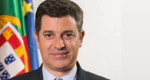 Ministro da Economia visita empresas do Portugal 2020