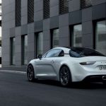 O Alpine A110S é um desportivo mais leve e compacto