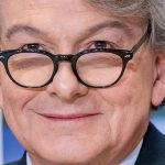 UE estuda recomendações para viajar sem restrições