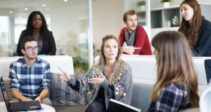 Vagas de emprego para diferentes funções industriais