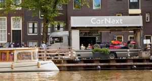 F1 Red Bull de Max Verstappen exibido em Amsterdão