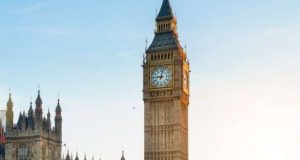 O ministro dos Transportes inglês anunciou hoje que o seu governo vai simplificar as restrições às viagens internacionais, deixando de exigir um teste à covid-19 antes da chegada ao país, para pessoas vacinadas com origem de países de baixo risco.