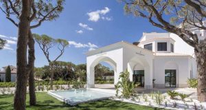 Pine Cliffs Resort oferece uma noite na reserva de quatro