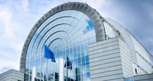 Eurodeputados exigem o fim dos Passaportes Dourados