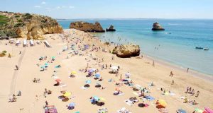 Municípios contratam de nadadores salvadores