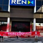 Ativistas Climáximo pintam a fachada da REN