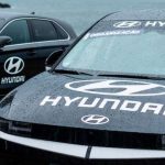Hyundai IONIQ 5 carro relógio na Maratona do Porto