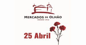 Mercados de Olhão oferecem cravos neste 25 de Abril