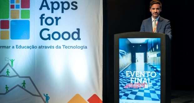 Alexandre Homem Cristo na entrega de prémios aos vencedores do Apps for Good
