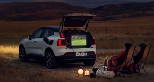 Volvo EX30 com função Vehicle-to-Load a alimentar equipamentos externos